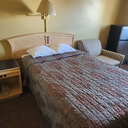 Hardisty Motel Eksteriør billede